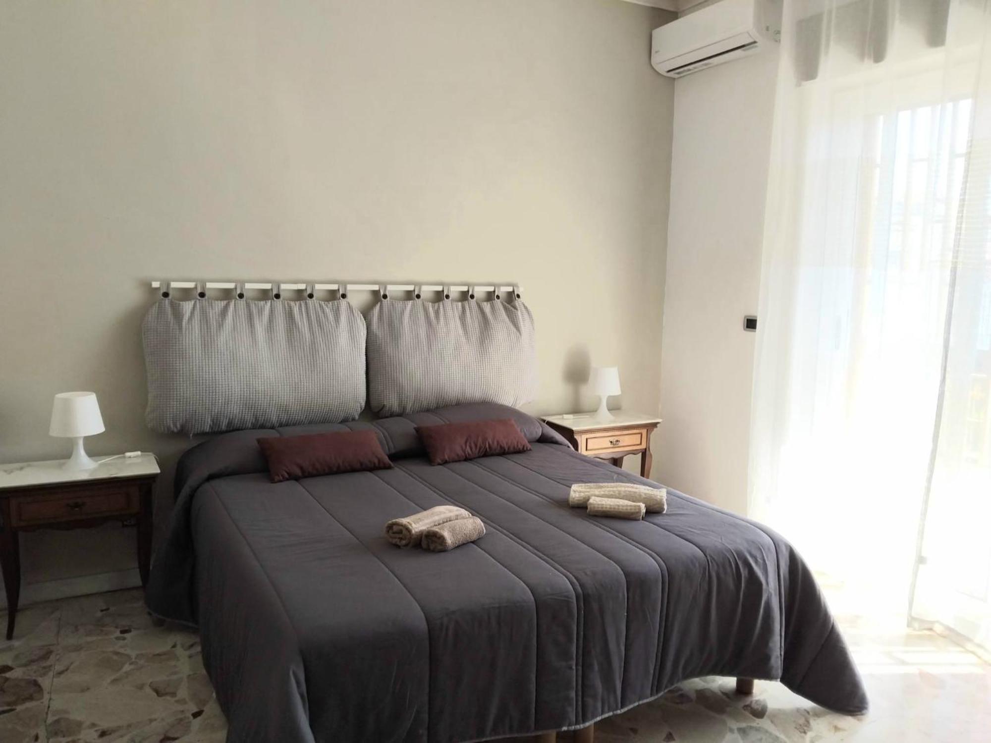 Vittoria 4 Posti Letto Parcheggio Libero Appartamento Aeroporto di Catania Fontana Rossa
