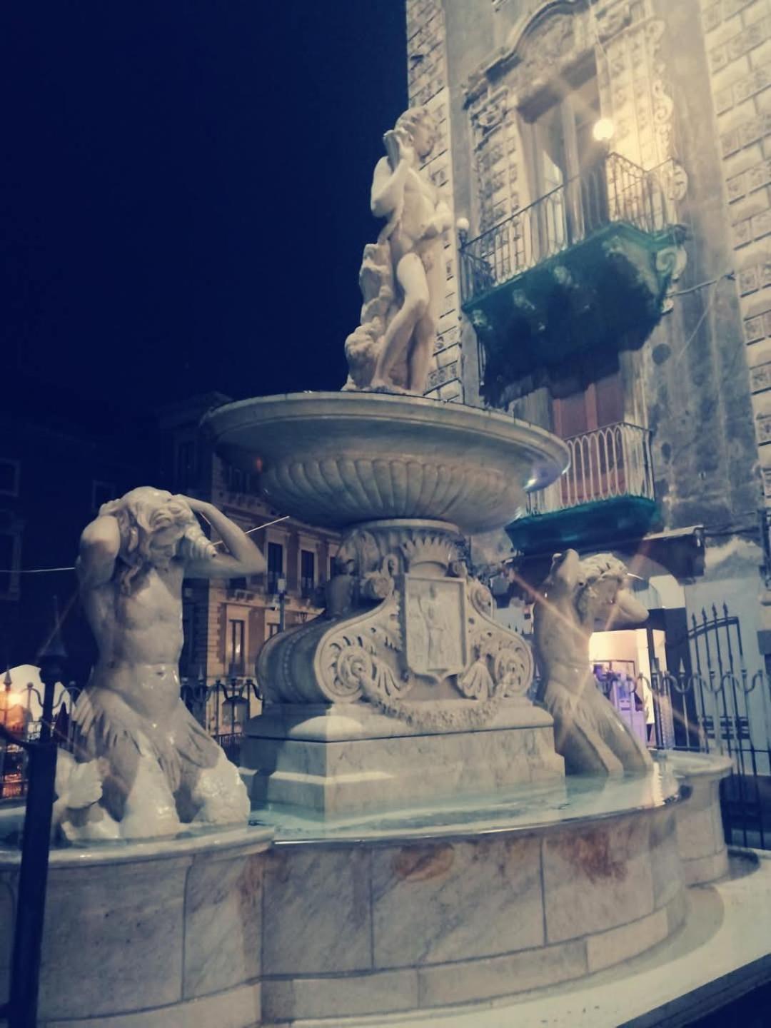 Vittoria 4 Posti Letto Parcheggio Libero * Aeroporto di Catania Fontana Rossa