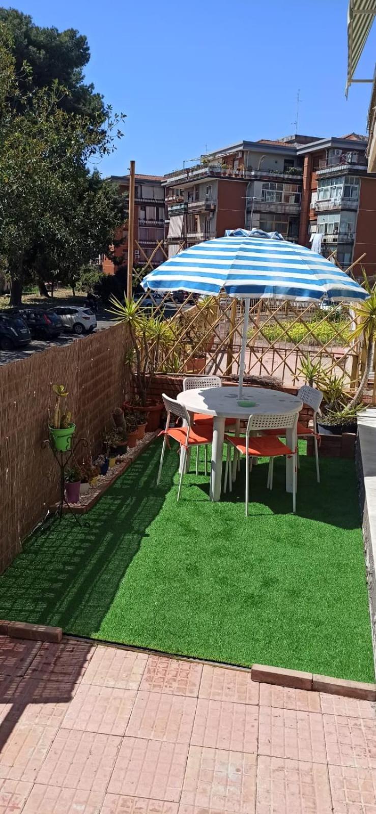Vittoria 4 Posti Letto Parcheggio Libero Aeroporto di Catania Fontana Rossa
